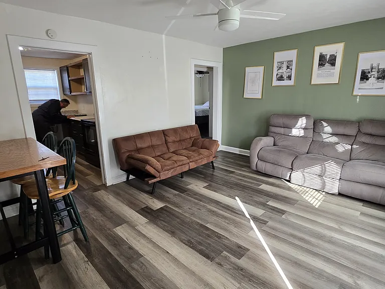 312 E Palmer Ave — Photo 11