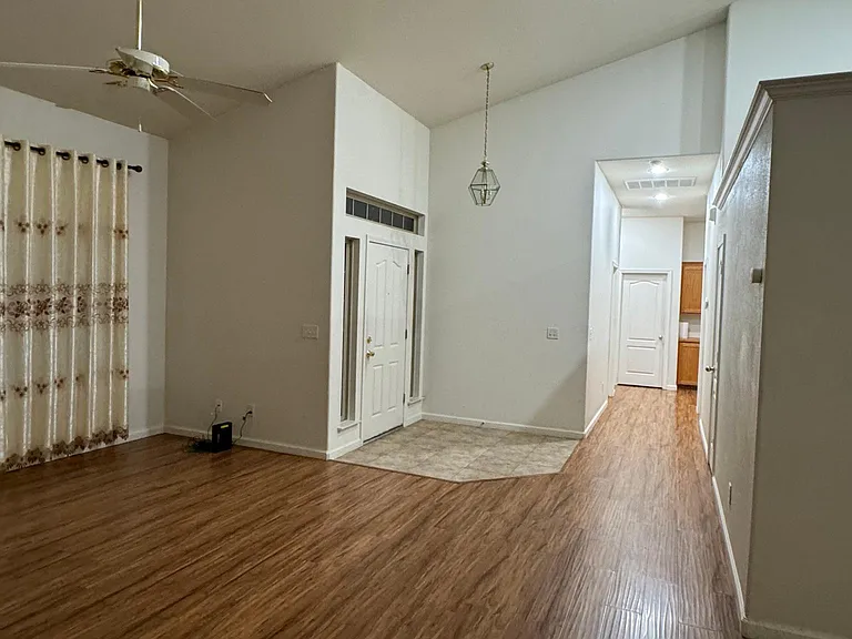 2832 E Cromwell Ave — Photo 29
