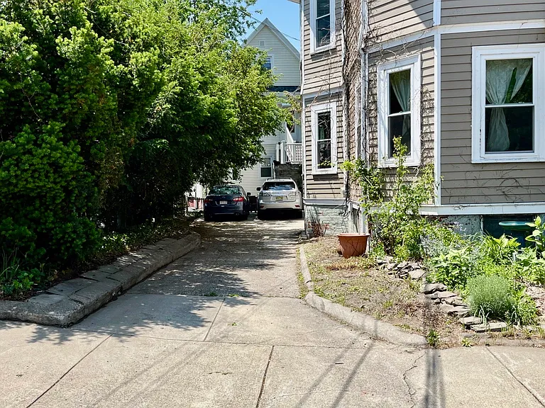 10 Bromfield Rd #2 — Photo 14
