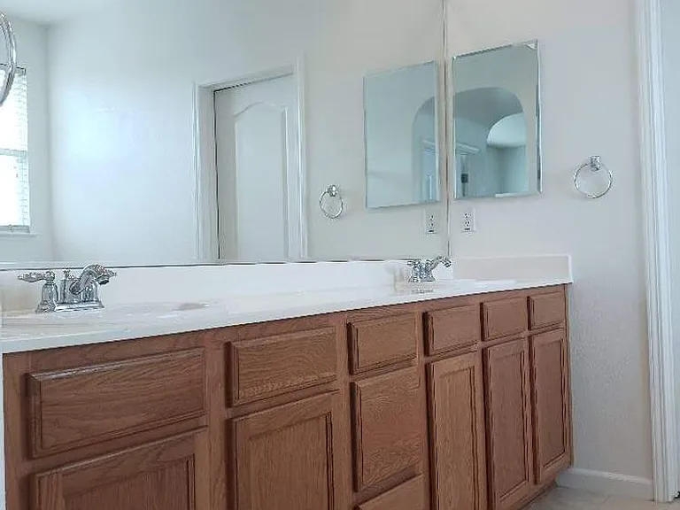2435 Hanson Dr — Photo 11