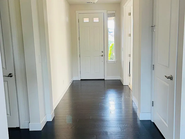 6085 S 302nd St — Photo 2