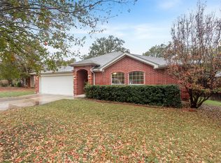 617 Madeline Ct, Azle, TX 76020