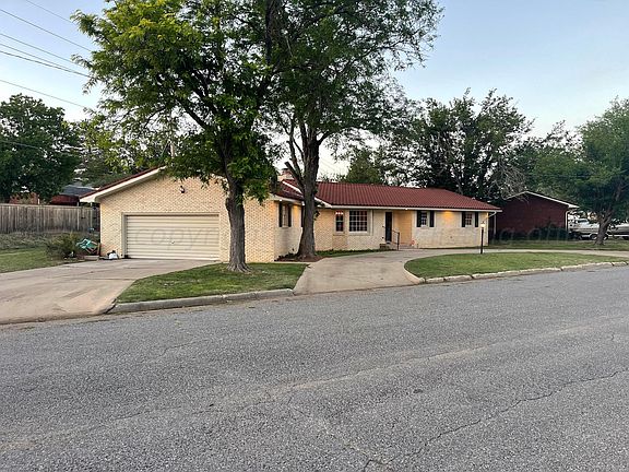 3rd image of 1940 Dogwood Ln