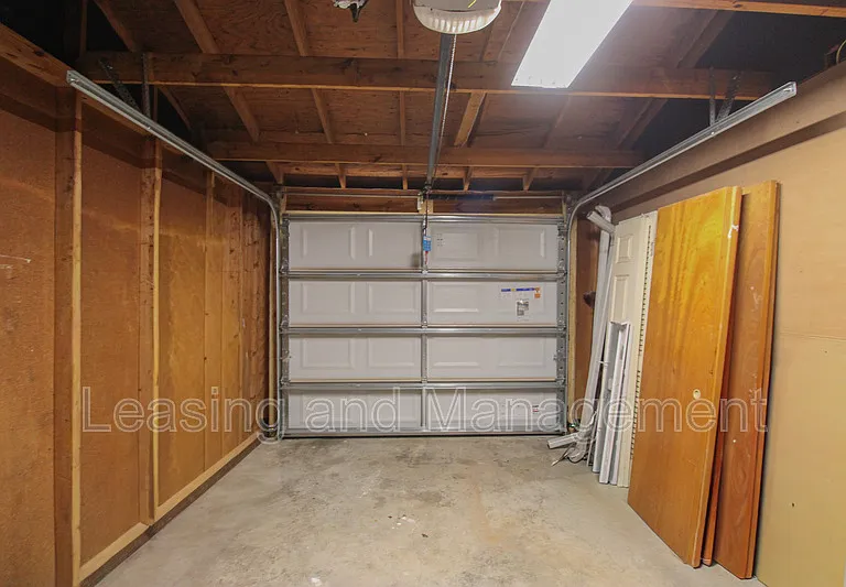 305 Millcreek Dr — Photo 25