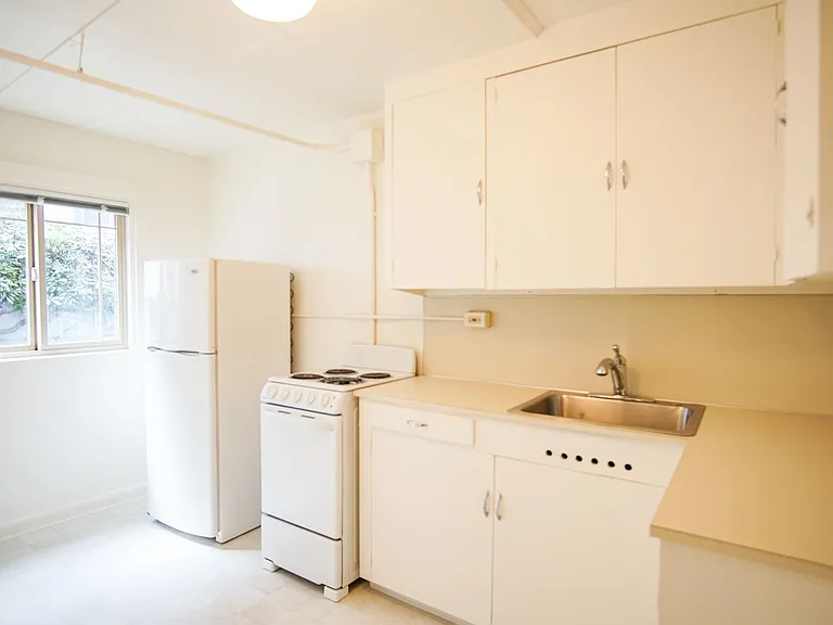 1532 NE 14th Ave #10 — Photo 8