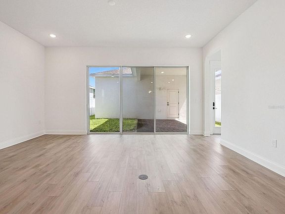 4th image of 15143 Blue Peacock Ln