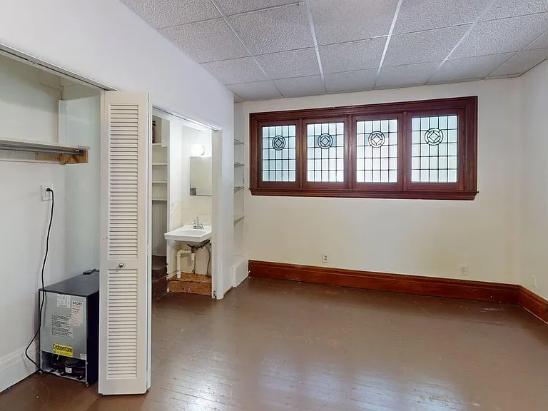 1052 Baldwin Ave — Photo 2