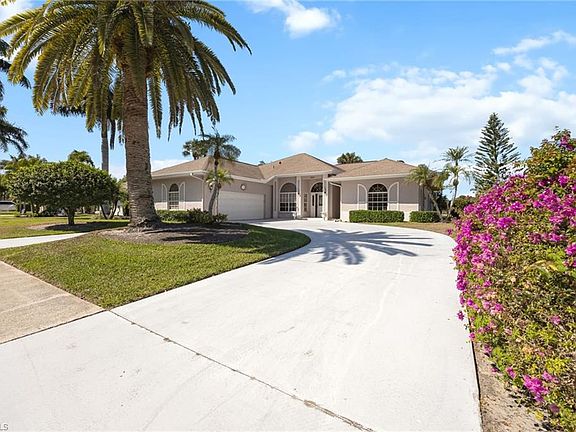 3rd image of 867 Saint Andrews BLVD