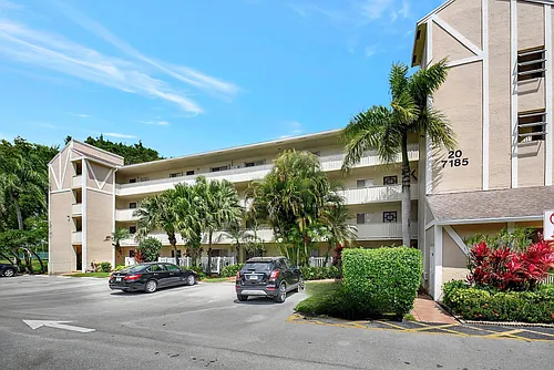 7185 Huntington Ln #301 Photo 1