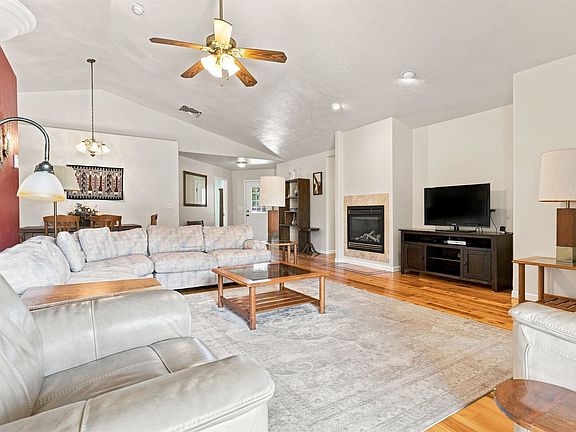 3rd image of 760 Galena Dr