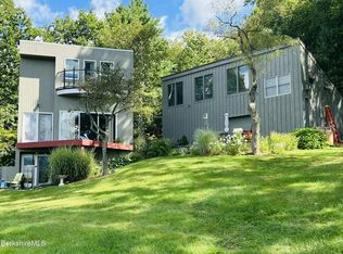 1958 Mount Anthony Rd, North Pownal, VT 05260
