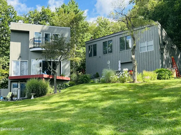 1958 Mount Anthony Rd, North Pownal, VT 05260