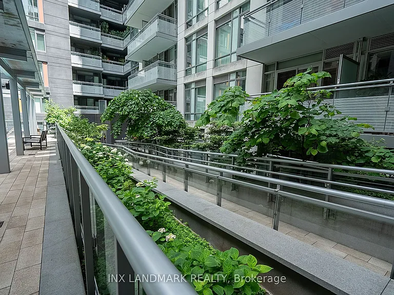 525 Adelaide St W #LPH31 — Photo 2