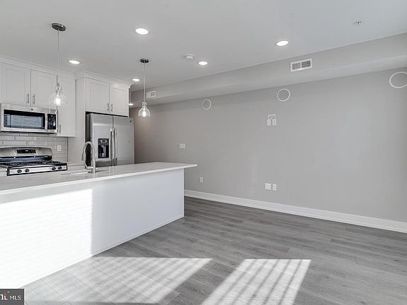 2nd image of 1521 N Stillman St #2