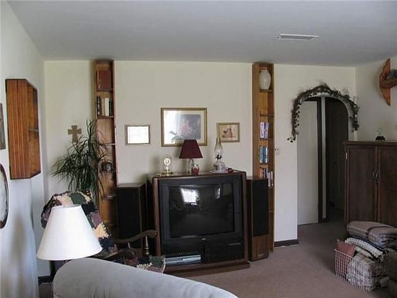 5th image of 304 N Orchard Dr