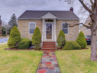 73 Hampton Ave, Albertson, NY, 11507