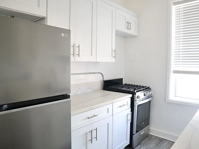 St. Charles Studio Apartments — Photo 8