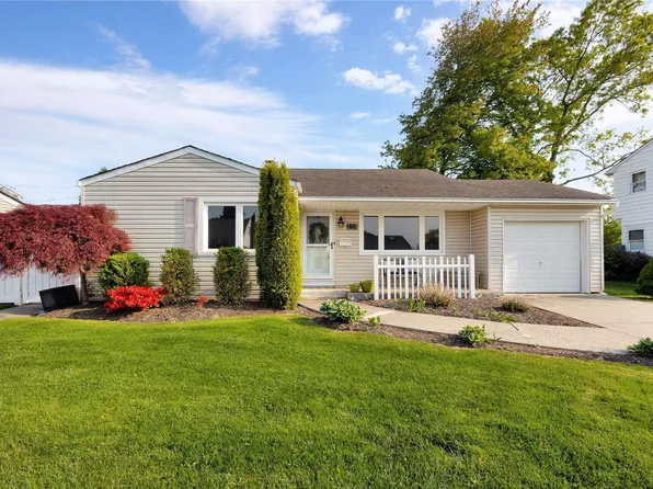 112 Washington Street, Farmingdale, NY 11735