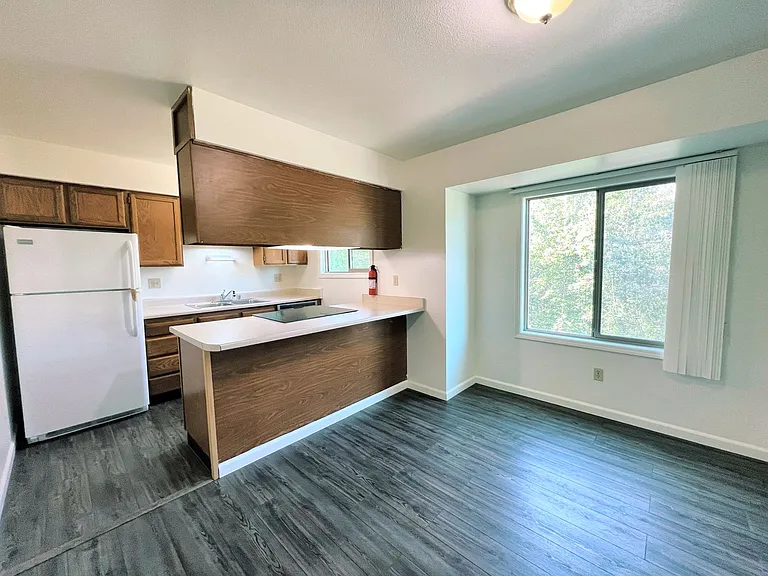 11528 Heritage Ct — Photo 3
