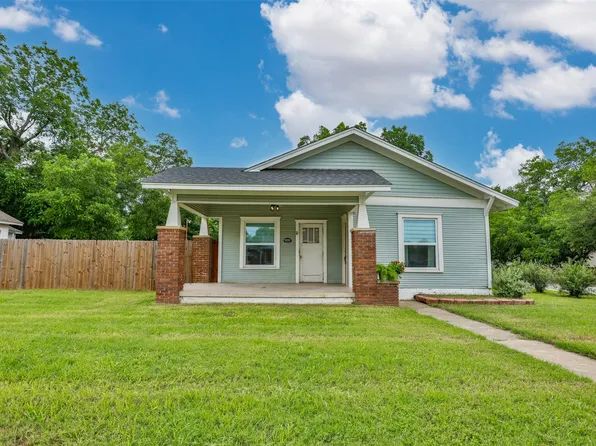 835 N Morris St, Gainesville, TX 76240