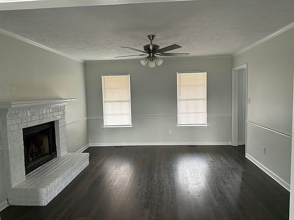 3rd image of 654 W Clinton Way