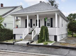 29 Laura St, East Providence, RI 02914