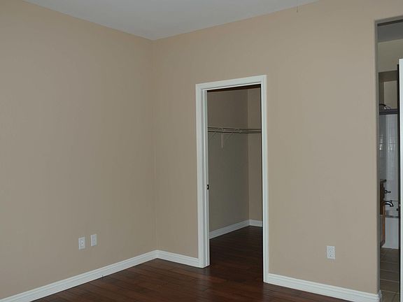5th image of 209 Riverdale Ct APT 555
