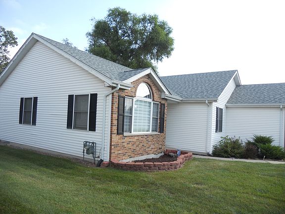3rd image of 251 Hillcrest Ln