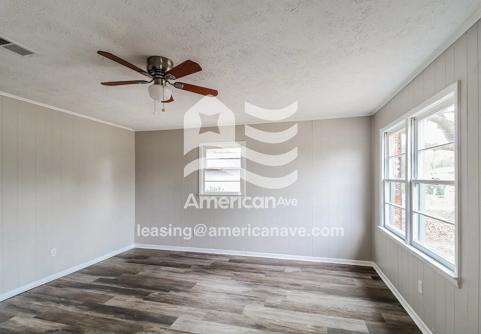 3 bed, 1.5 bath, 1070 sqft, $1,576 — Photo 2