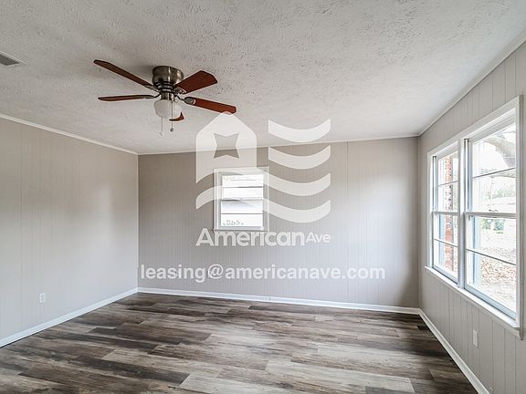 1237623_002_wm_-_living_room_13615416.jpg