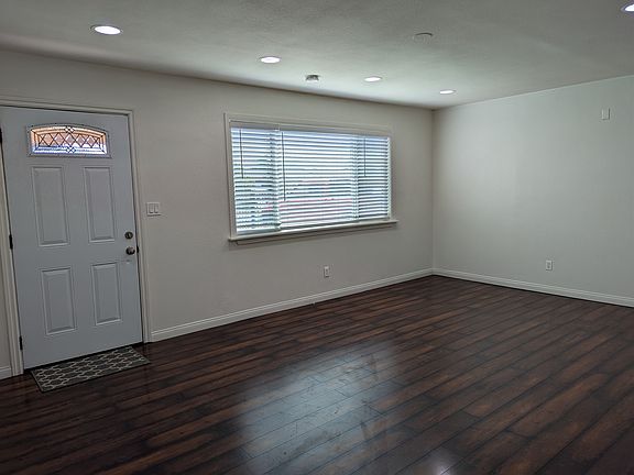 3rd image of 24986 E Vine St