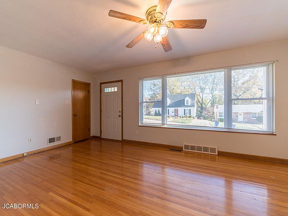 4th image of 2114 Lowell Dr