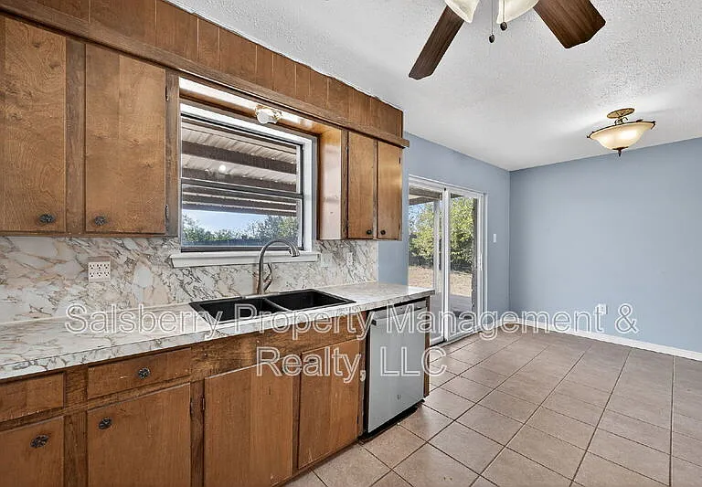 1113 Gifford Dr — Photo 17