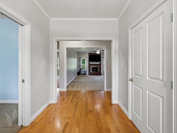 3rd image of 1035 Highview Dr