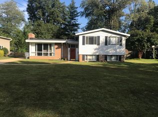 8829 Camfield Ct, Alexandria, VA 22308