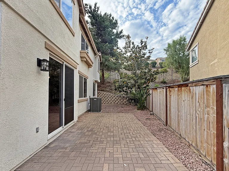 748 Kirkwall Dr — Photo 20