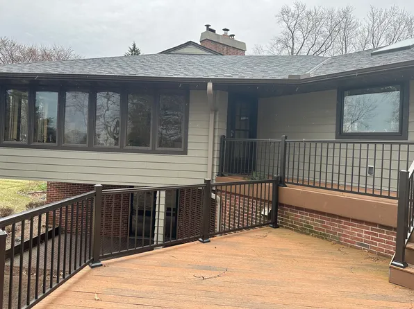 1 Raccoon Rd, North Oaks, MN 55127