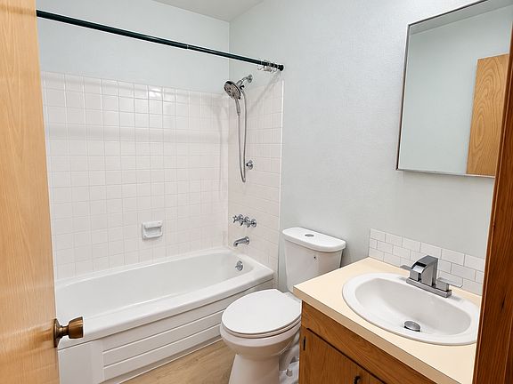 5th image of 4207 W Walnut St #1/2