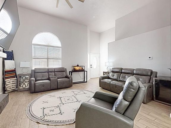 4th image of 10904 Loma De Luz Pl