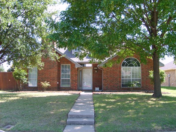 802 Red Oak Dr