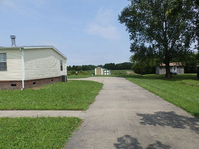 2nd image of 1106 Commissary Rd