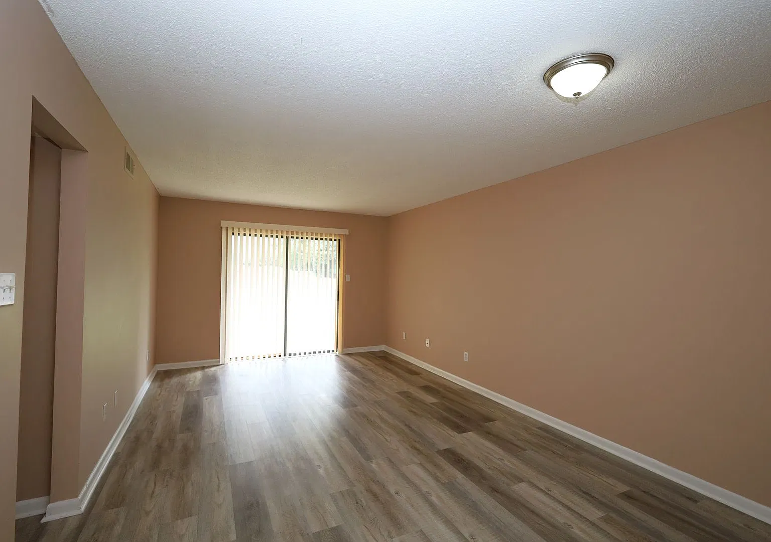 409 Pendleton Place — Photo 2