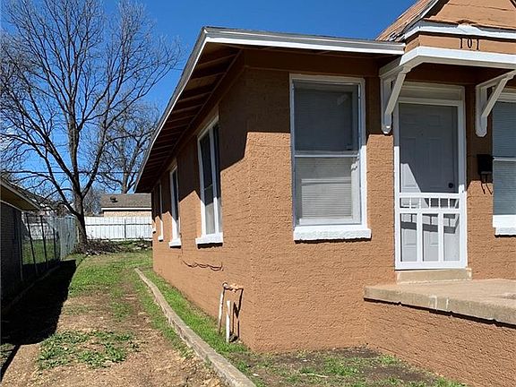 3rd image of 1121 E Arlington Ave