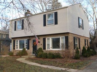 7408 N Crossway Rd, Fox Pt, WI 53217