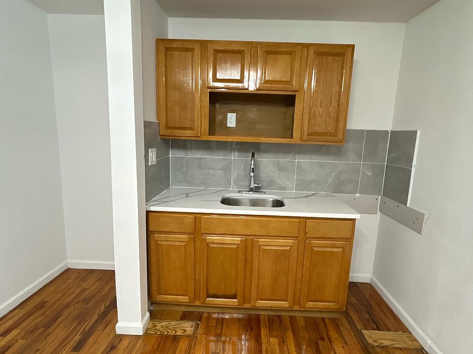 1st image of 1385 Clinton Ave Floor 3