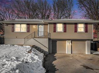 301 SW Redwood Dr, Blue Springs, MO 64014