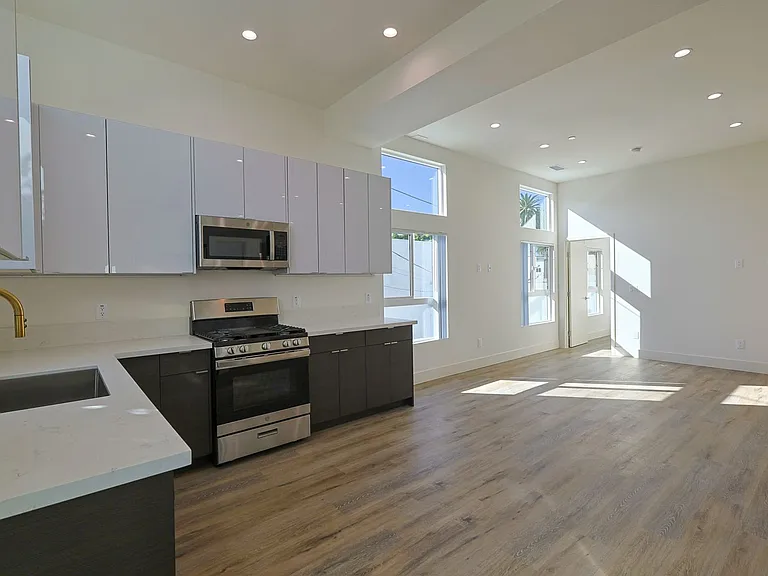 2616 Wellington Rd — Photo 6