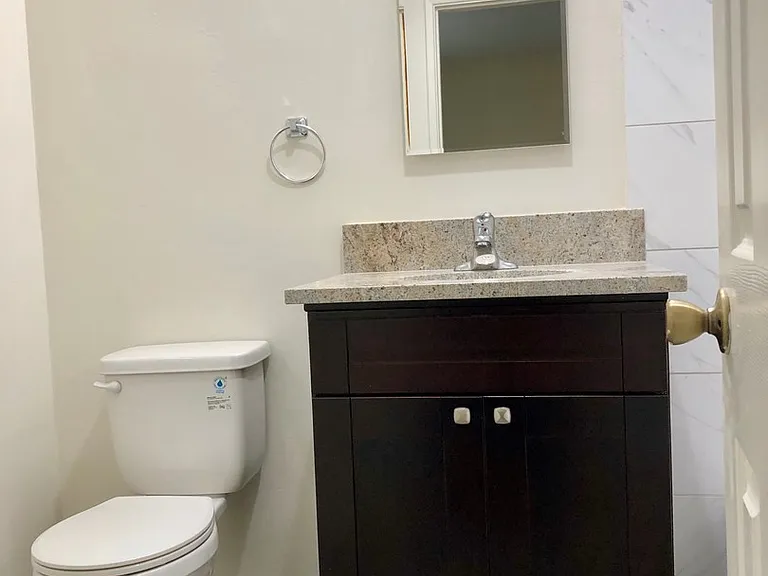1646 Brookes Ave — Photo 8