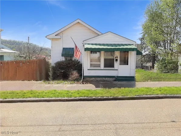 512 Vine St, Martins Ferry, OH 43935