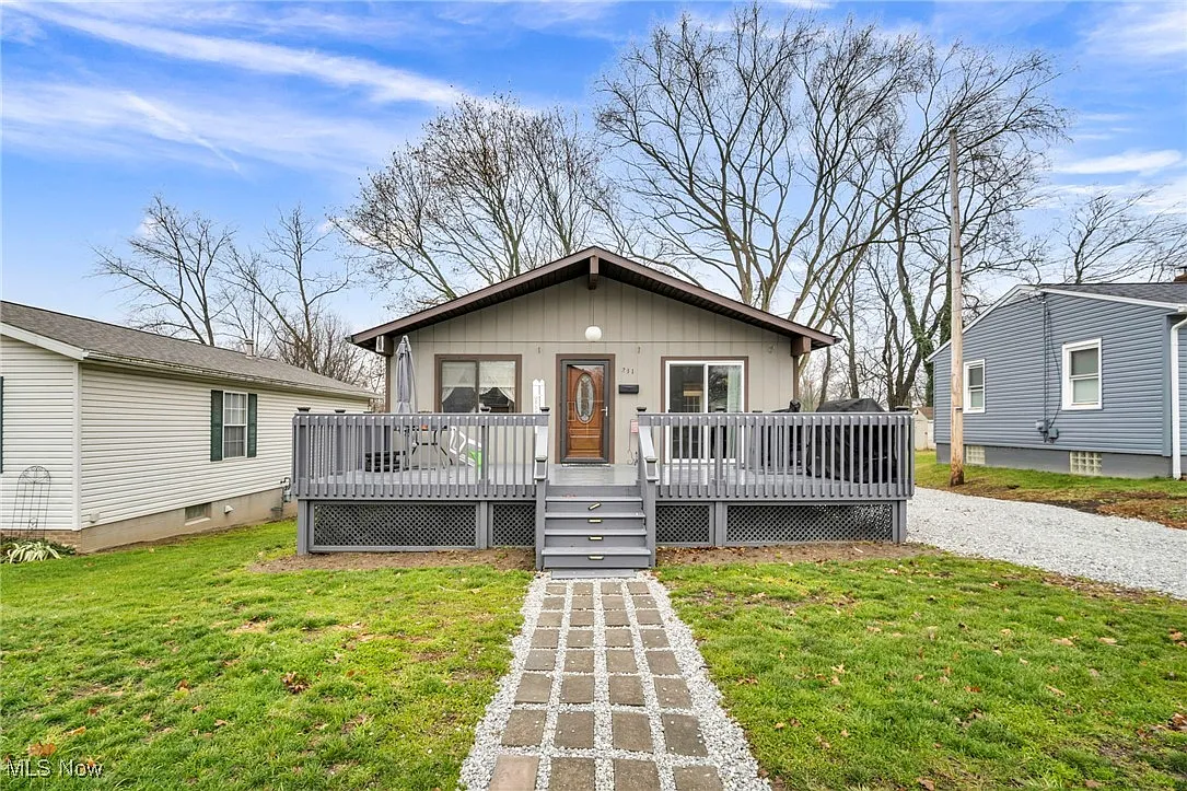 231 W Way St photo 1